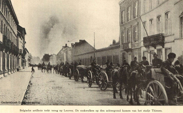 Terugtrekking van het Belgische leger. Slechts één legerdivisie kreeg de opdracht zich via Leuven terug te trekken. Leuven bleef onverdedigd.