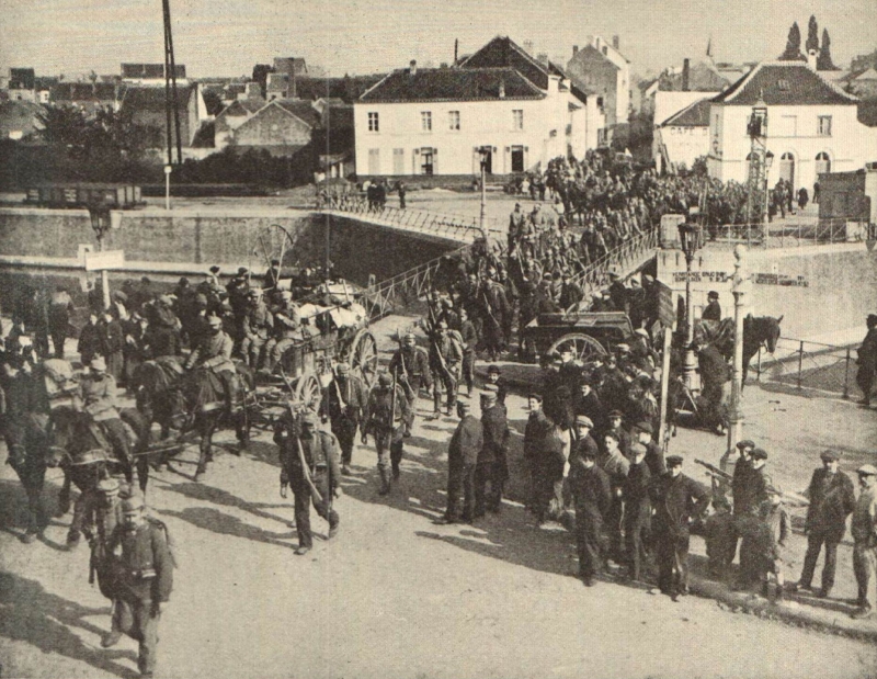 Duitse troepen over de brug van Vilvoorde (doto Gedenkboek Europese oorlog)
