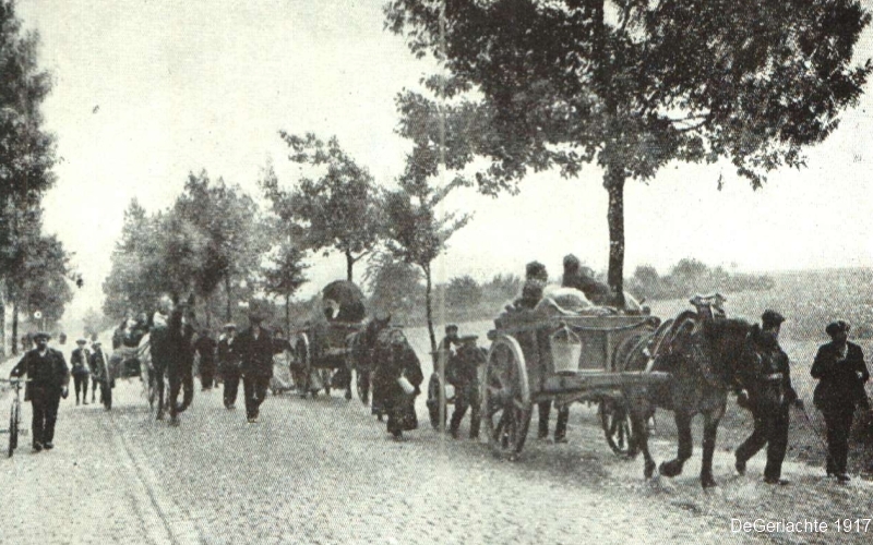 Vluchtelingen op weg (foto de Gerlache 1917)