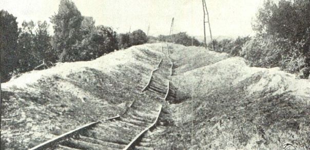Door de Belgen gesaboteerde spoorlijn (foto de Gerlache 1917)