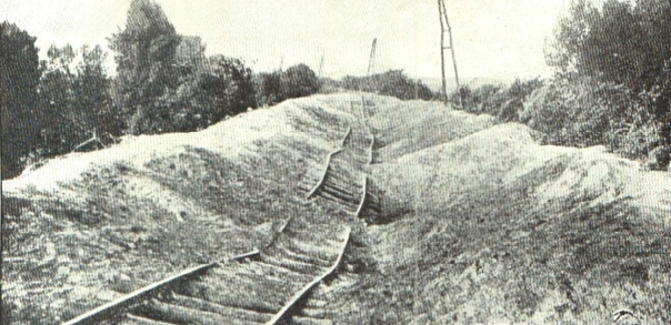 Door de Belgen gesaboteerde spoorlijn (foto de Gerlache 1917)