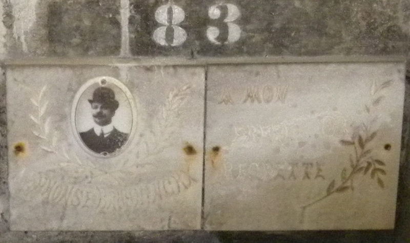 Graf van Alfons Bruyninckx (+29 nov 1918), 45j, graf 83 in de crypte van de oorlogsslachtoffers op de stedelijke begraafplaats (foto H. Verboven)